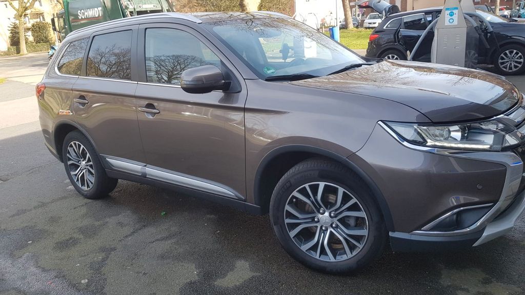 Mitsubishi Outlander 240.000 km 10.900 &euro; duisburg 47137