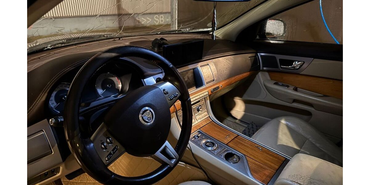 Jaguar XF 180.000 km 8.199 &euro; Bocholt 46397