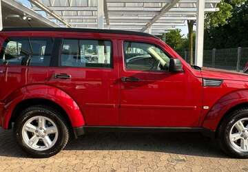 Dodge Nitro 148.000 km 7.950 &euro; Dinslaken 46539