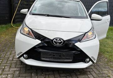 Toyota Aygo (X) 68.589 km 7.999 &euro; Kevelaer 47623