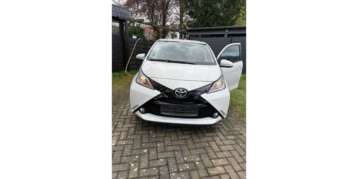 Toyota Aygo (X) 68.589 km 7.999 &euro; Kevelaer 47623