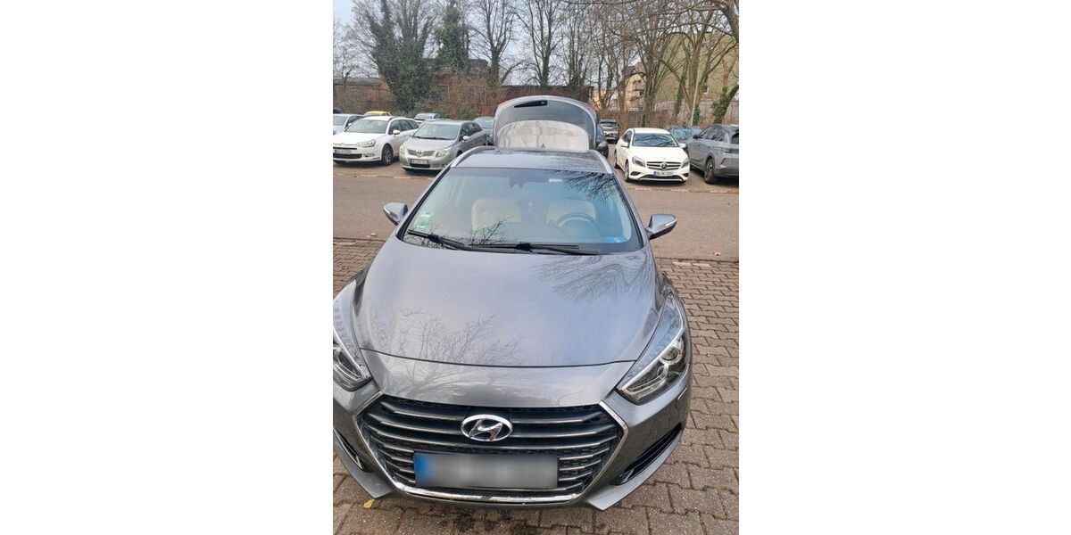Hyundai i40 150.000 km 8.500 &euro; Duisburg 47051