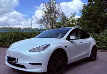Tesla Model Y 36.000 km 44.900 &euro; Duisburg 47179
