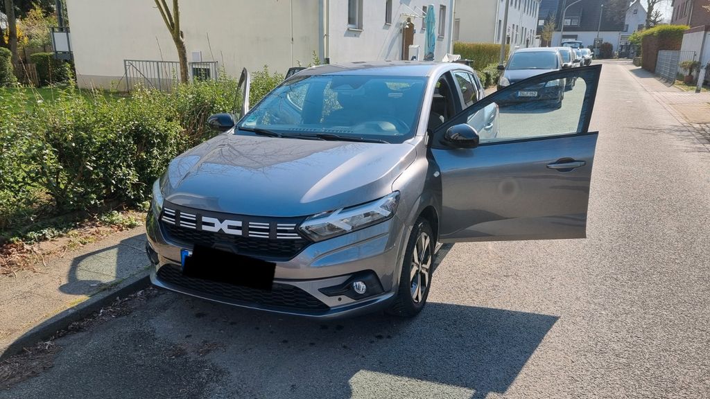 Dacia Sandero 9.000 km 17.200 &euro; Duisburg 47269