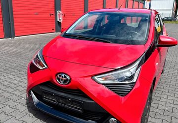 Toyota Aygo (X) 45.468 km 9.999 &euro; Oberhausen 46145